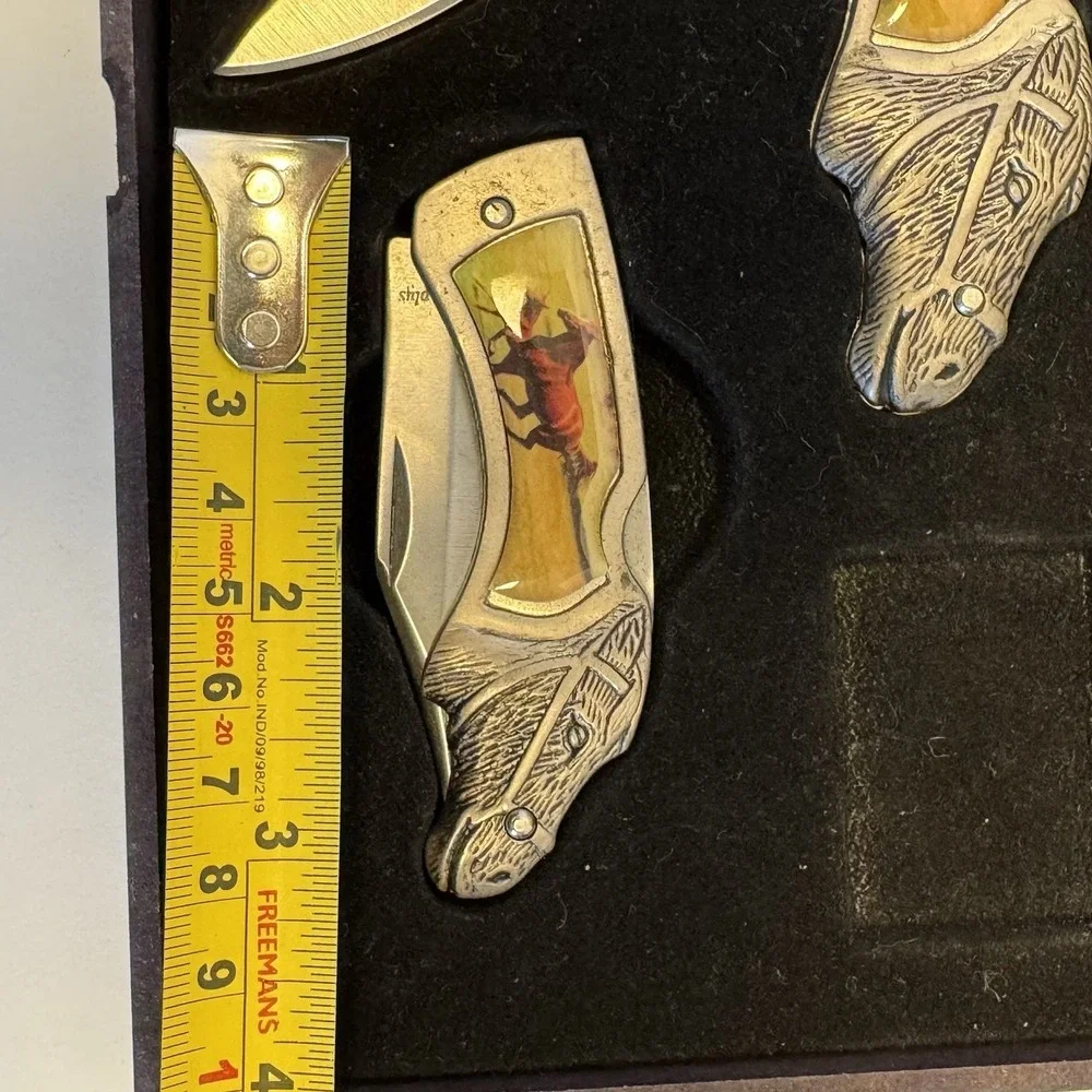 Vintage Western‎ Horse Themed Collector Knife Set w/ Case